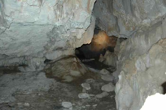 Höhle IV - innen / Cave IV - inside